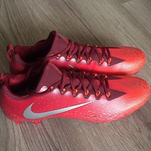 NWOB Nike Men Football Cleat
